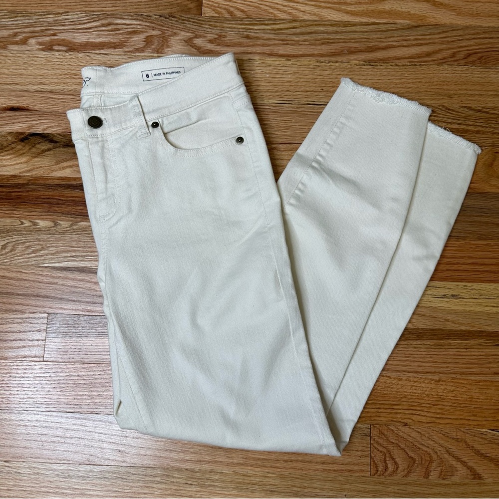 EUC VINEYARD VINES size 6 Ecru Frayed Skinny Jeans - Picture 2 of 3
